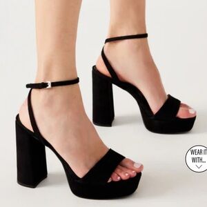Steve Madden Lessa black suede heels
